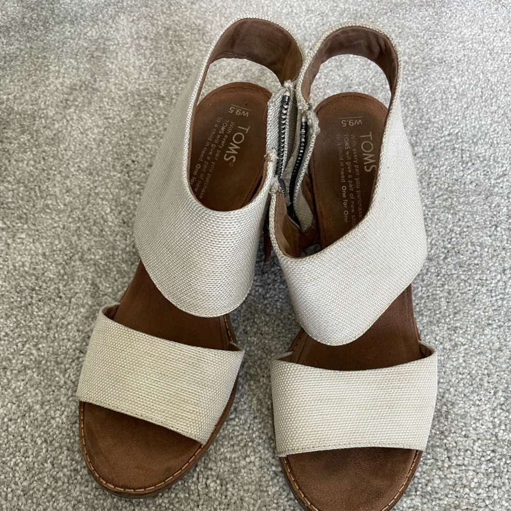 Women’s Tom’s heels
